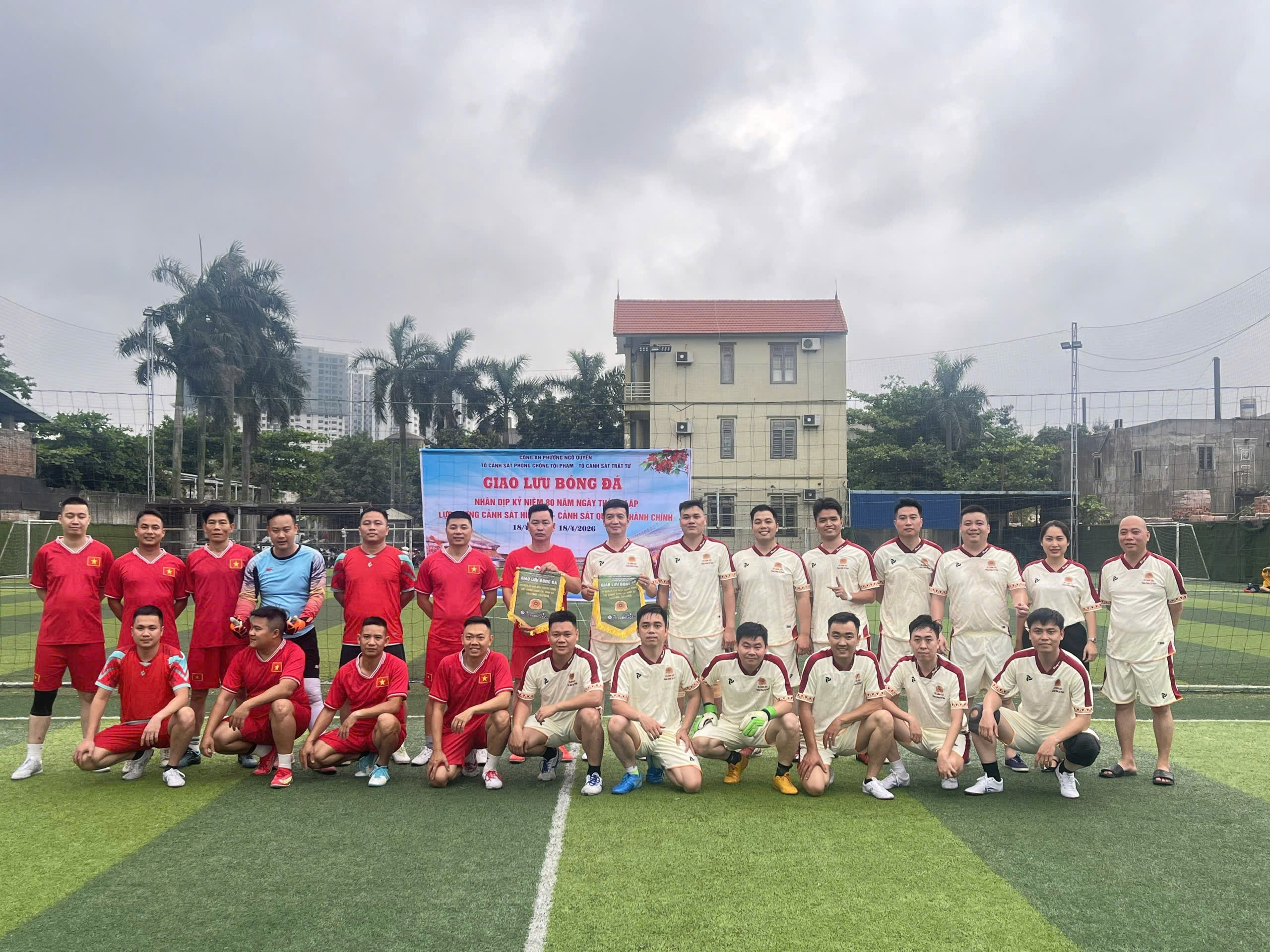 Công an phường Ngô Quyền: Tổ chức giao hữu bóng đá chào mừng 80 năm ngày thành lập các lực lượng Cảnh sát Hình sự và Cảnh sát Quản lý hành chính về trật tự xã hội